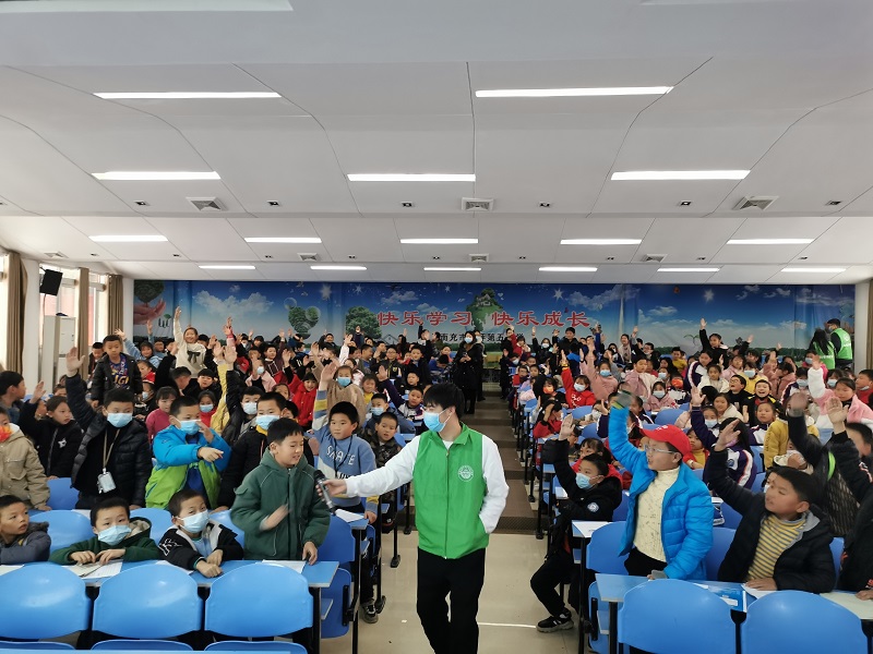 第二附属医院赴高坪五小开展义诊宣教活动