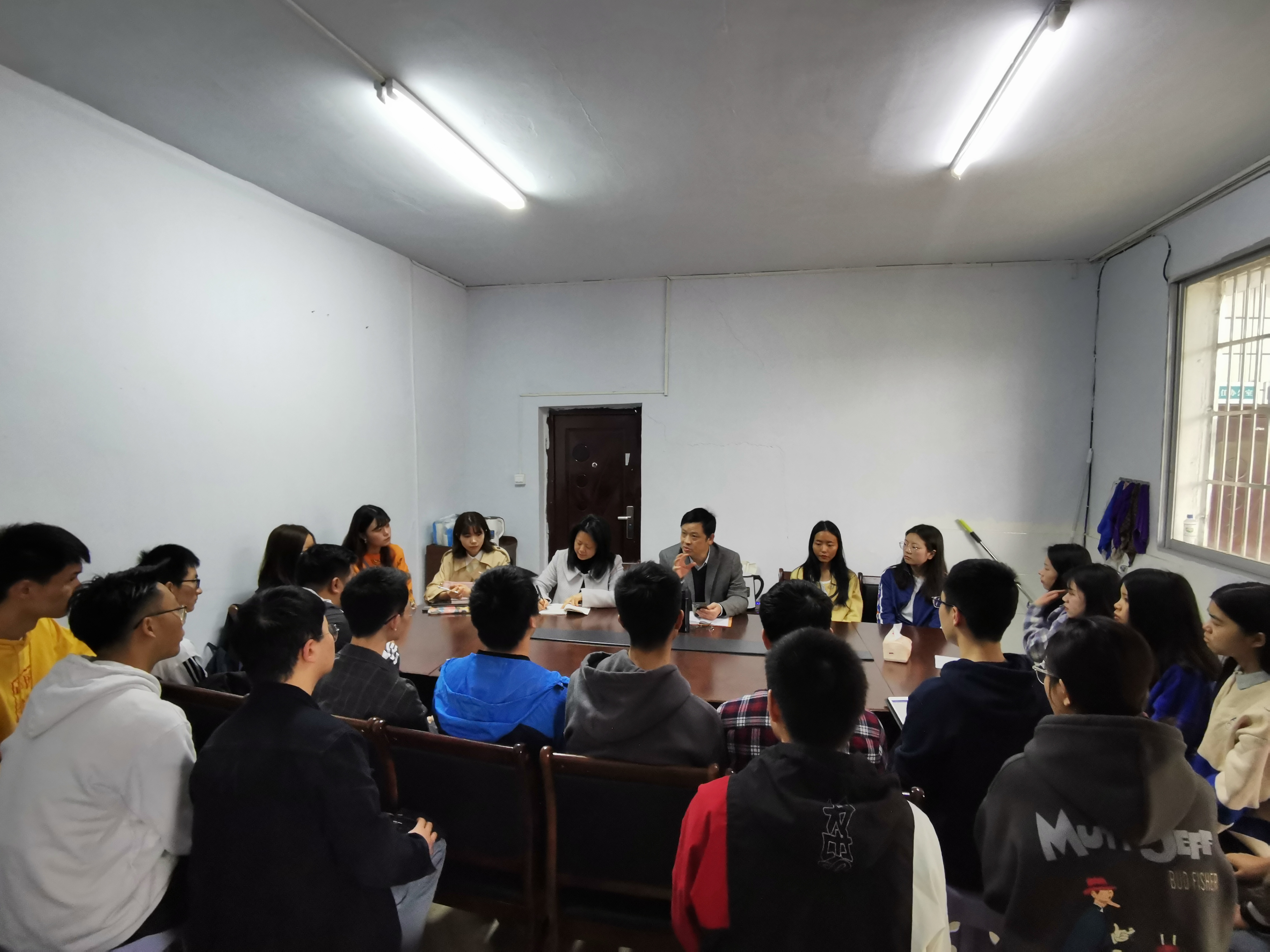 眼视光学系主任深入联系学生班级开展谈心谈话活动