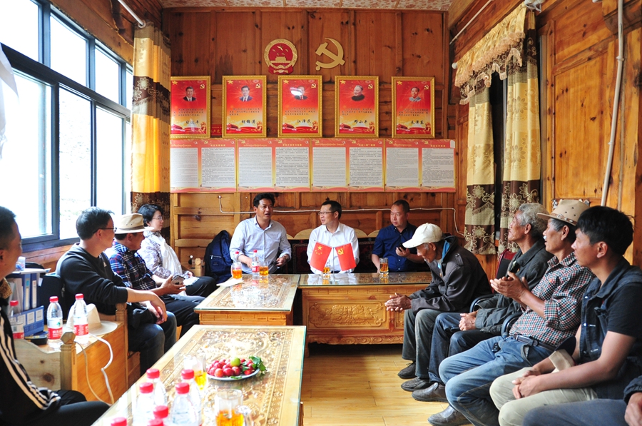 学校领导率队赴稻城县开展对口帮扶工作