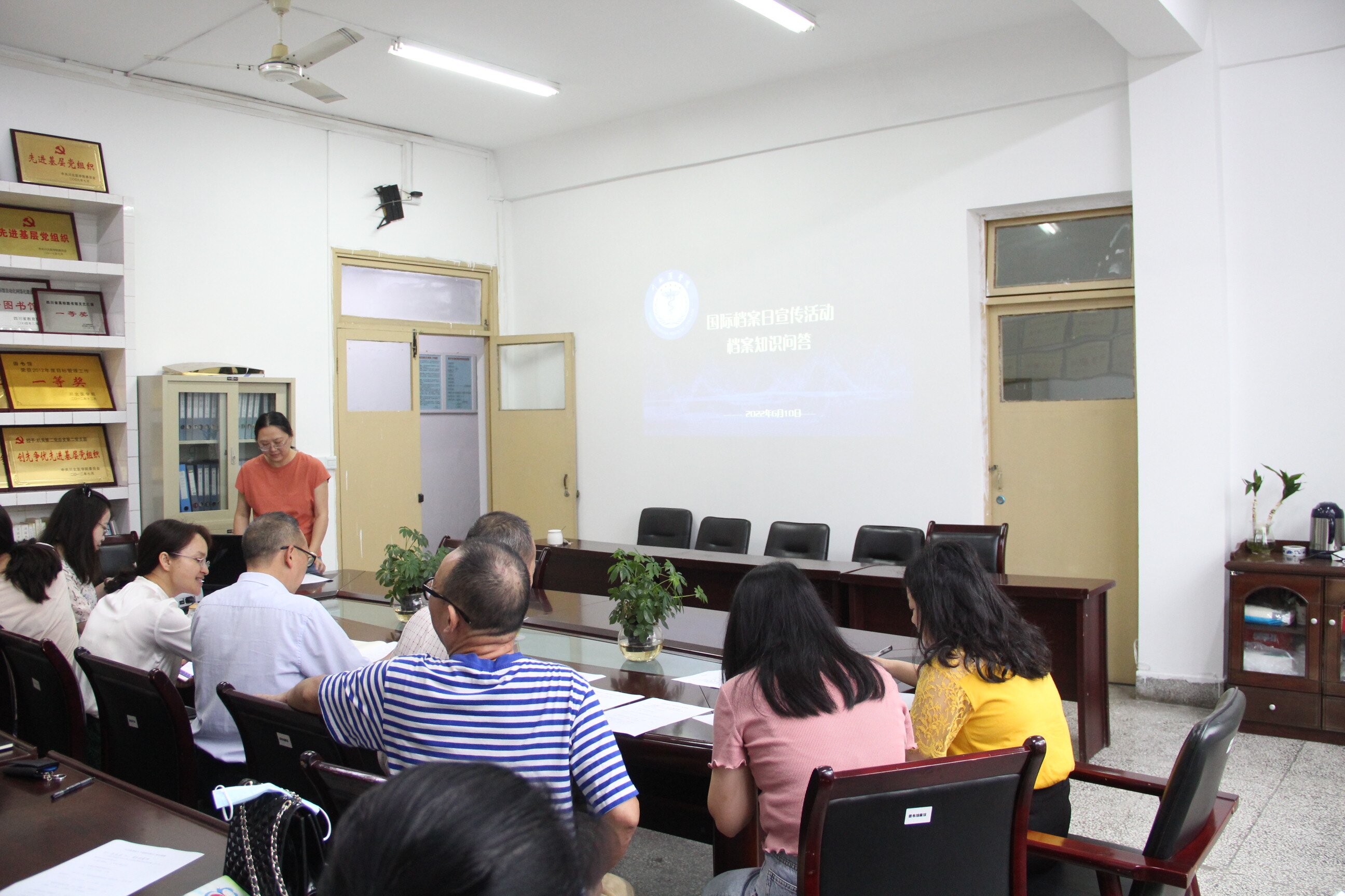 图书档案馆开展档案宣传活动