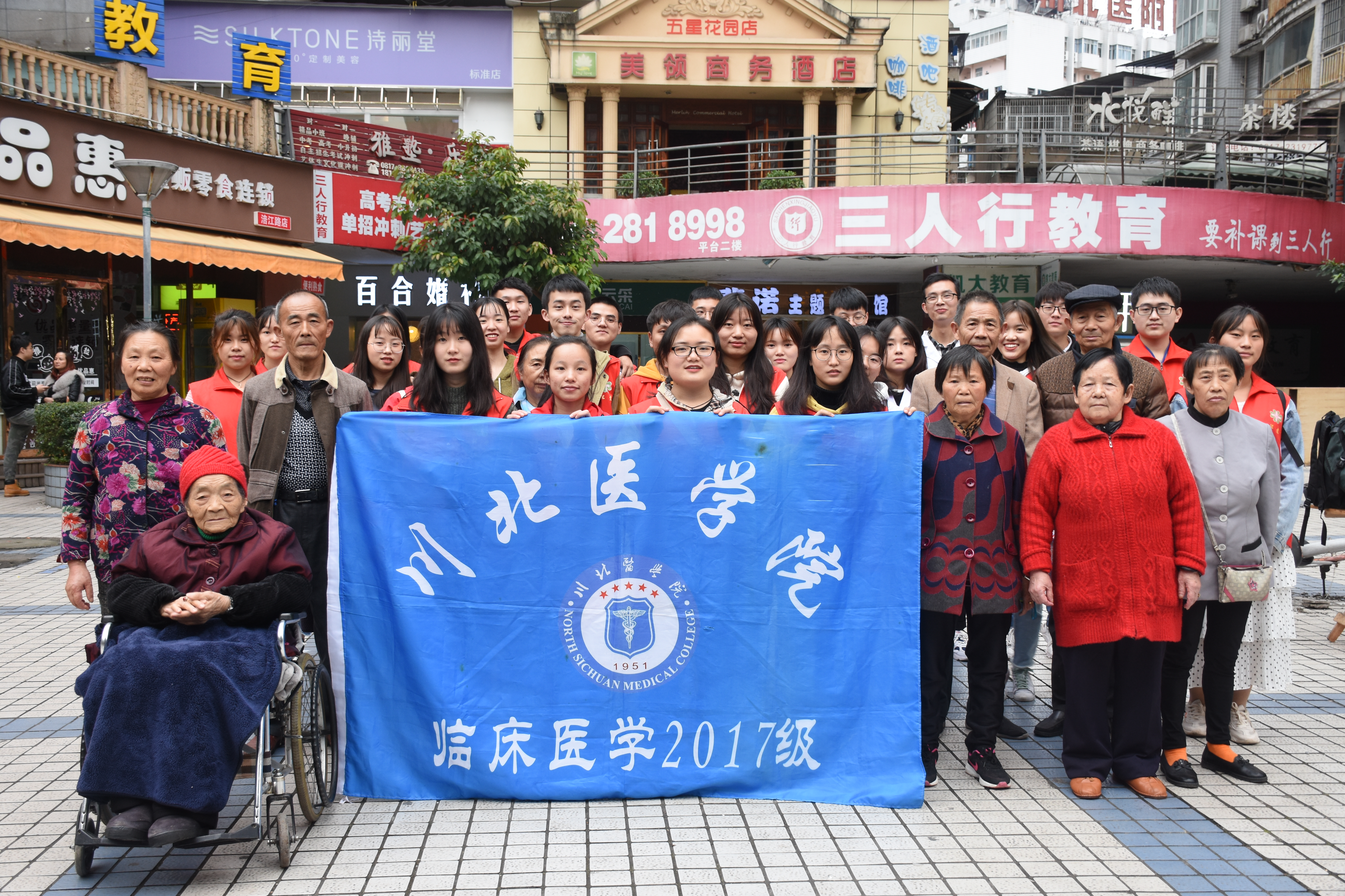 临床医学系开展“青春献给祖国•志愿你我同行”义诊活动