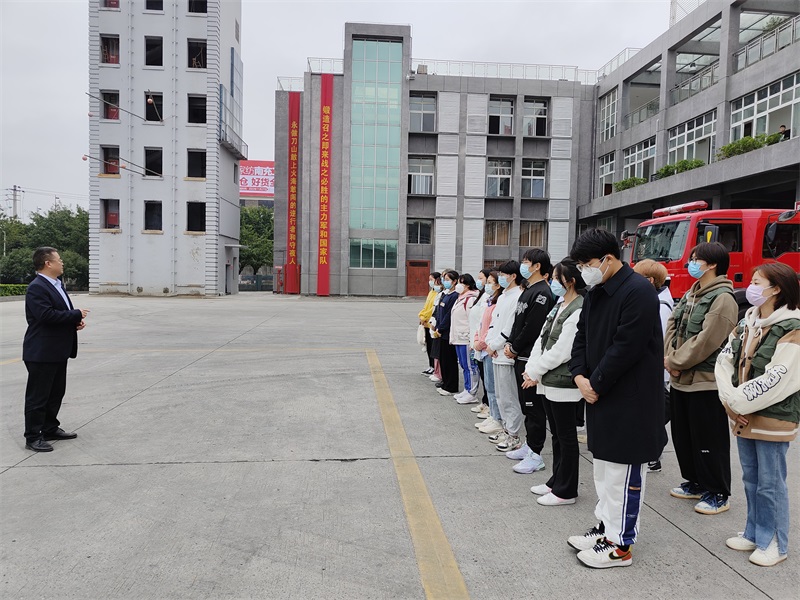 保卫处组织“校园119”学生消防安全管理部走进高坪消防特勤中队参观学习