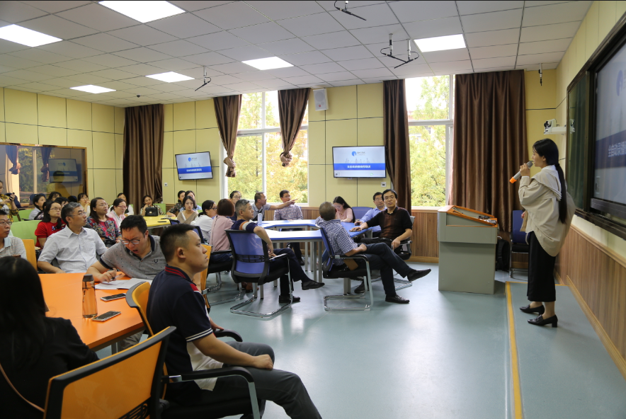 学校成功举办智慧教室应用培训