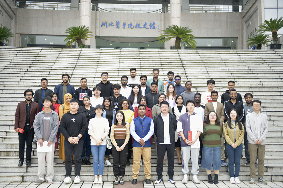 学校举办中外学生共话“一带一路”活动