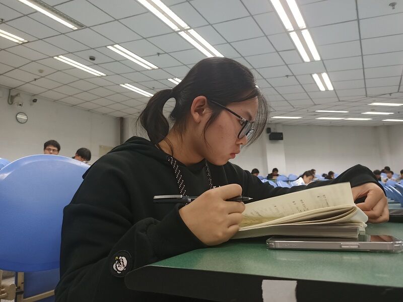 眼视光学系开设“移动教室”