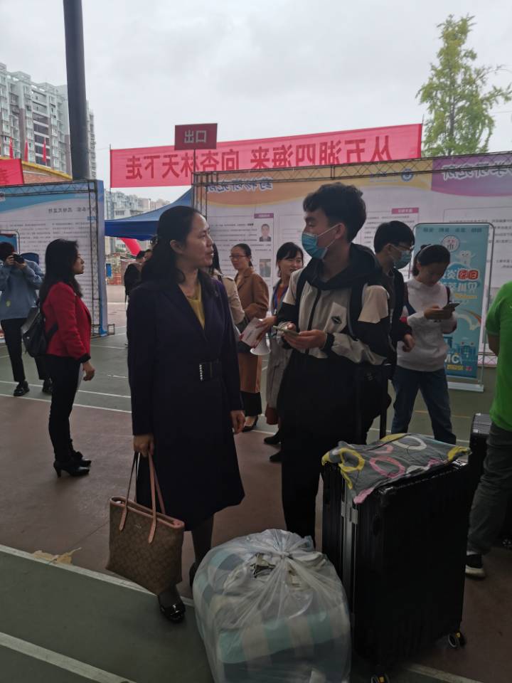 飒爽金秋日,喜迎新生到