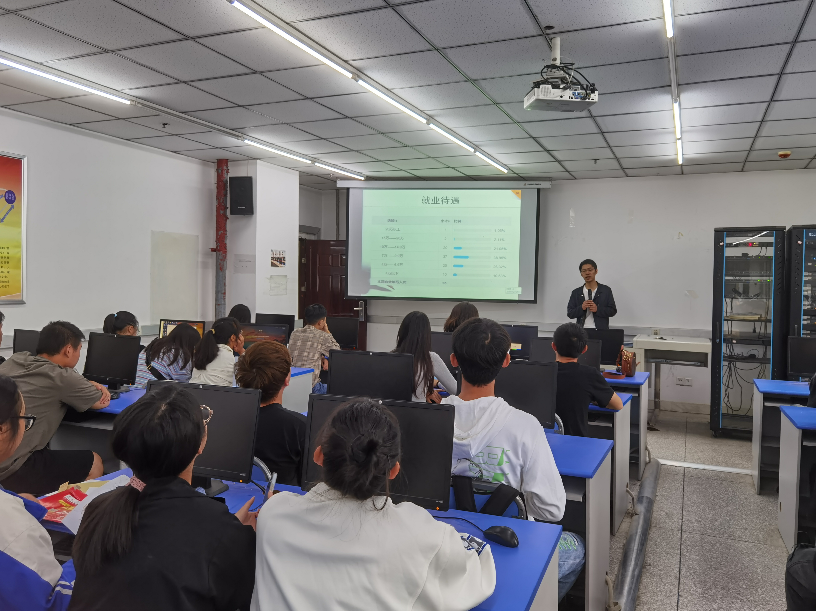 信息管理与信息系统专业召开2021级新生见面会暨专业介绍会
