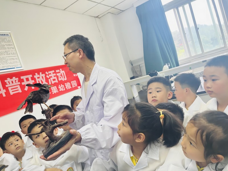 萌娃进高校 趣味识细胞