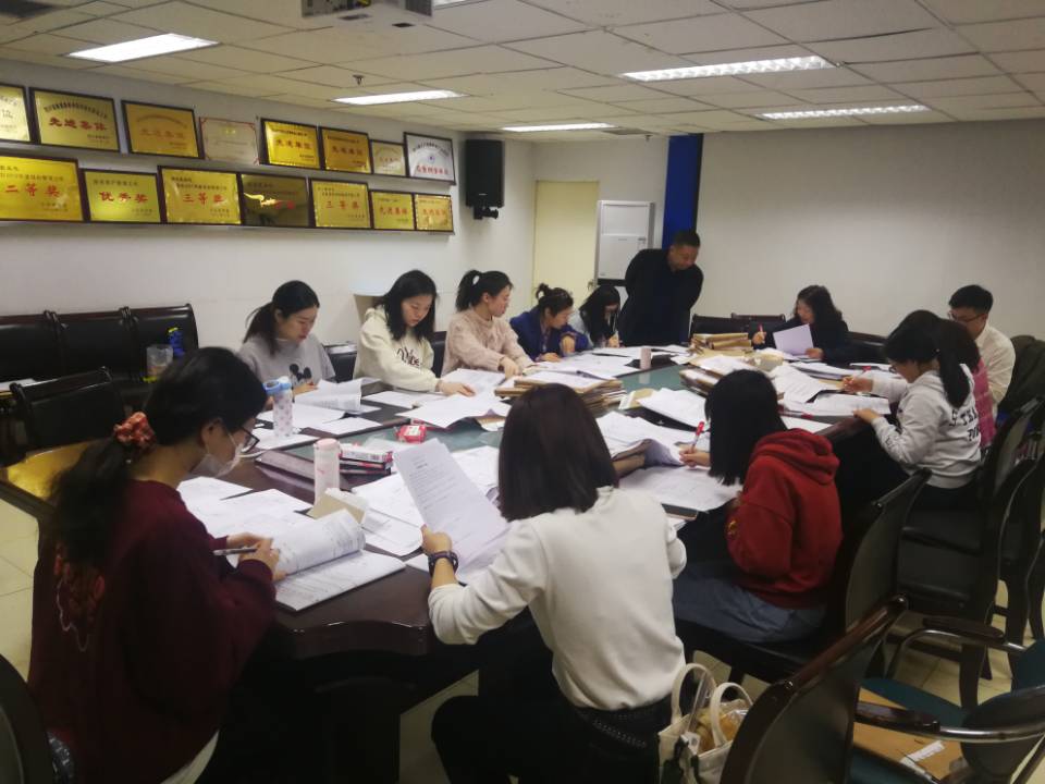 我校圆满完成213次自考省考课组考和阅卷工作