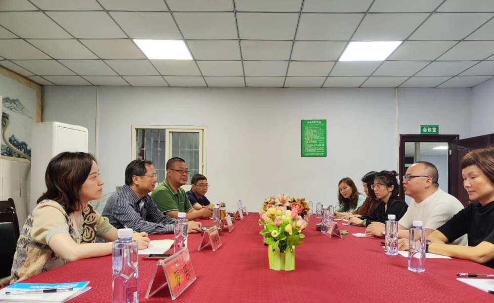 学校领导带队到高坪区相关企业“访企拓岗”促就业