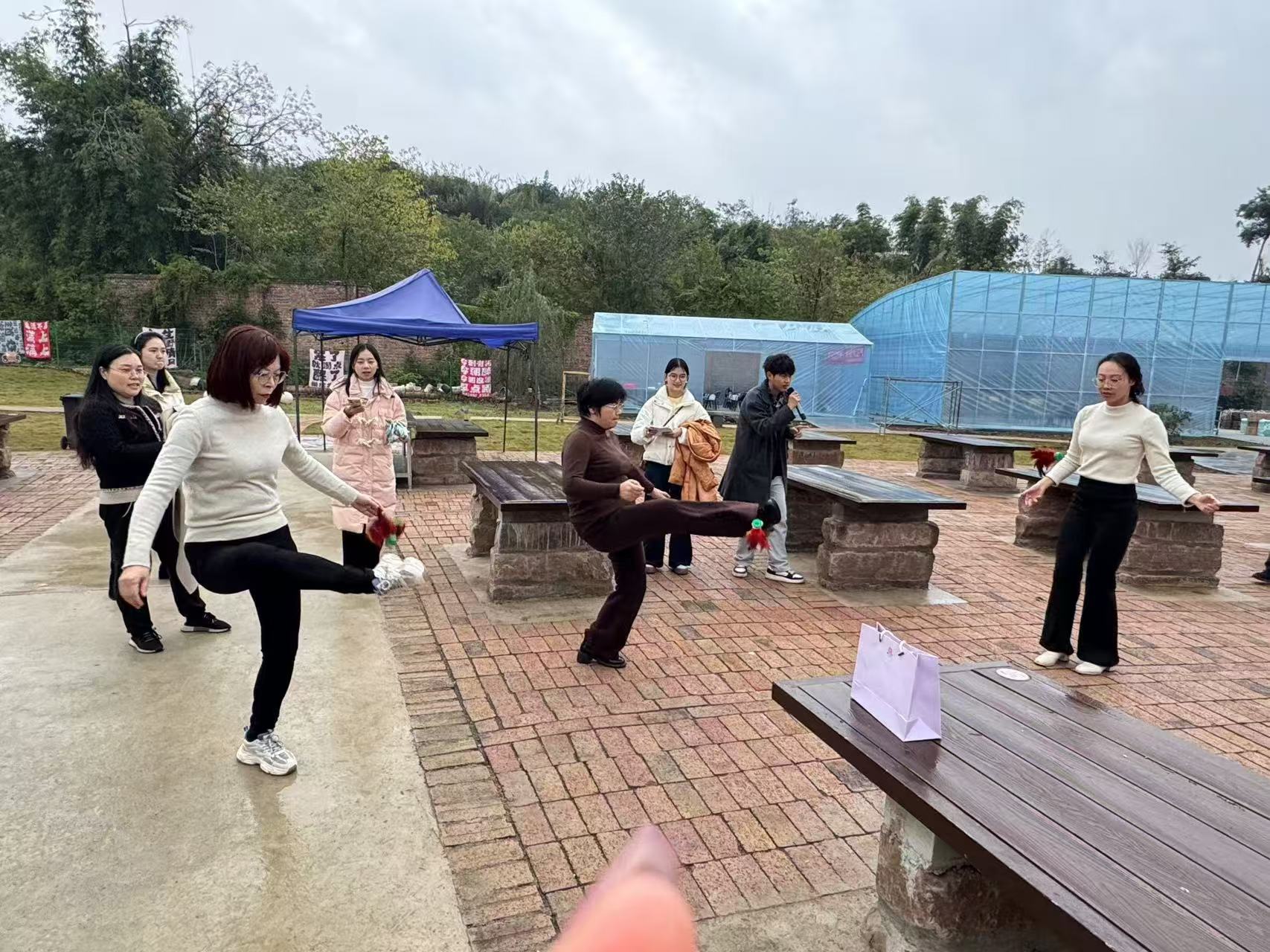 管理学院工会赴南充徕野公园农庄开展“初冬暖阳，最悦时光”冬季趣味活动