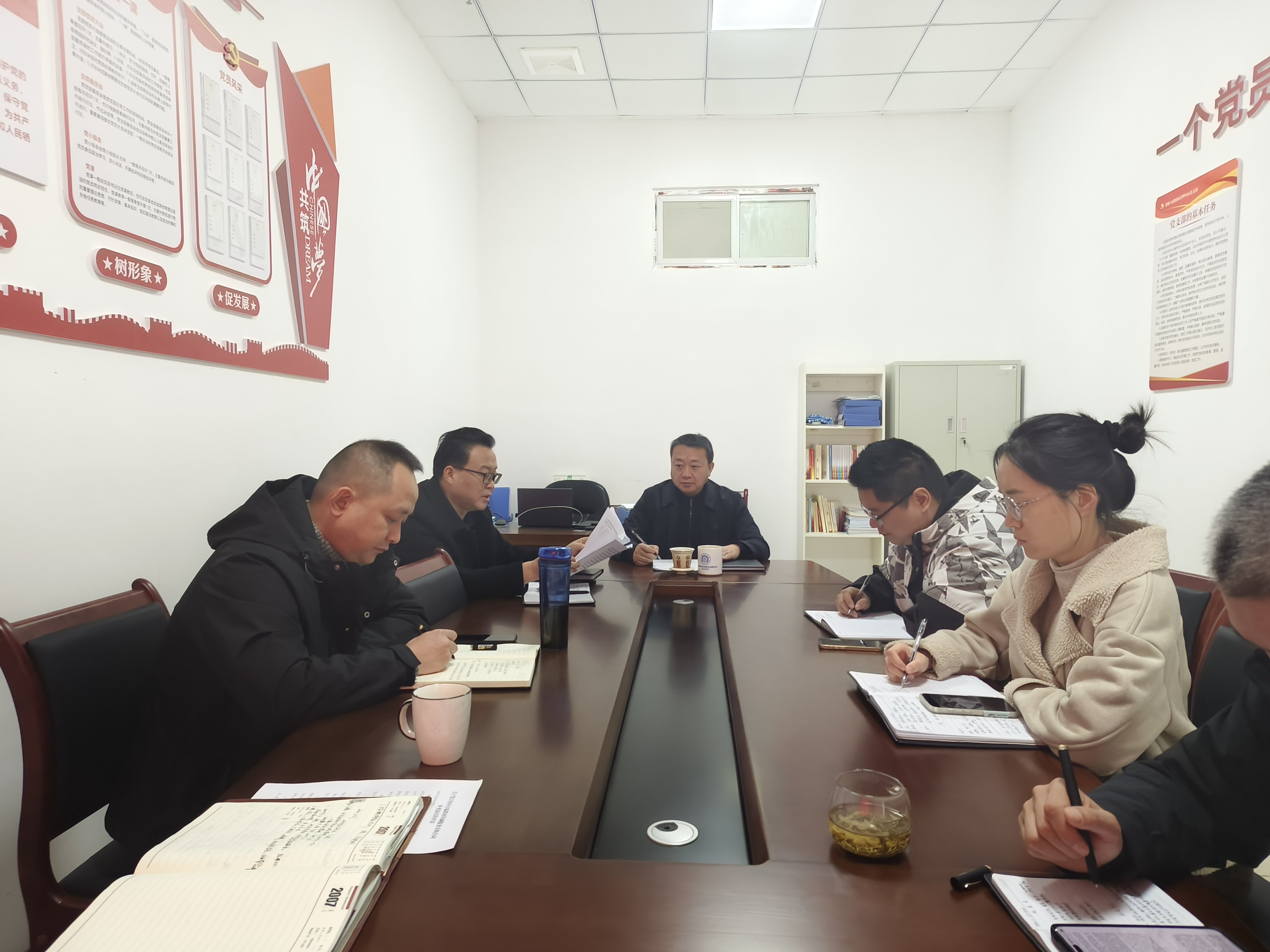 采购与招投标管理中心党支部开展11月政治学习
