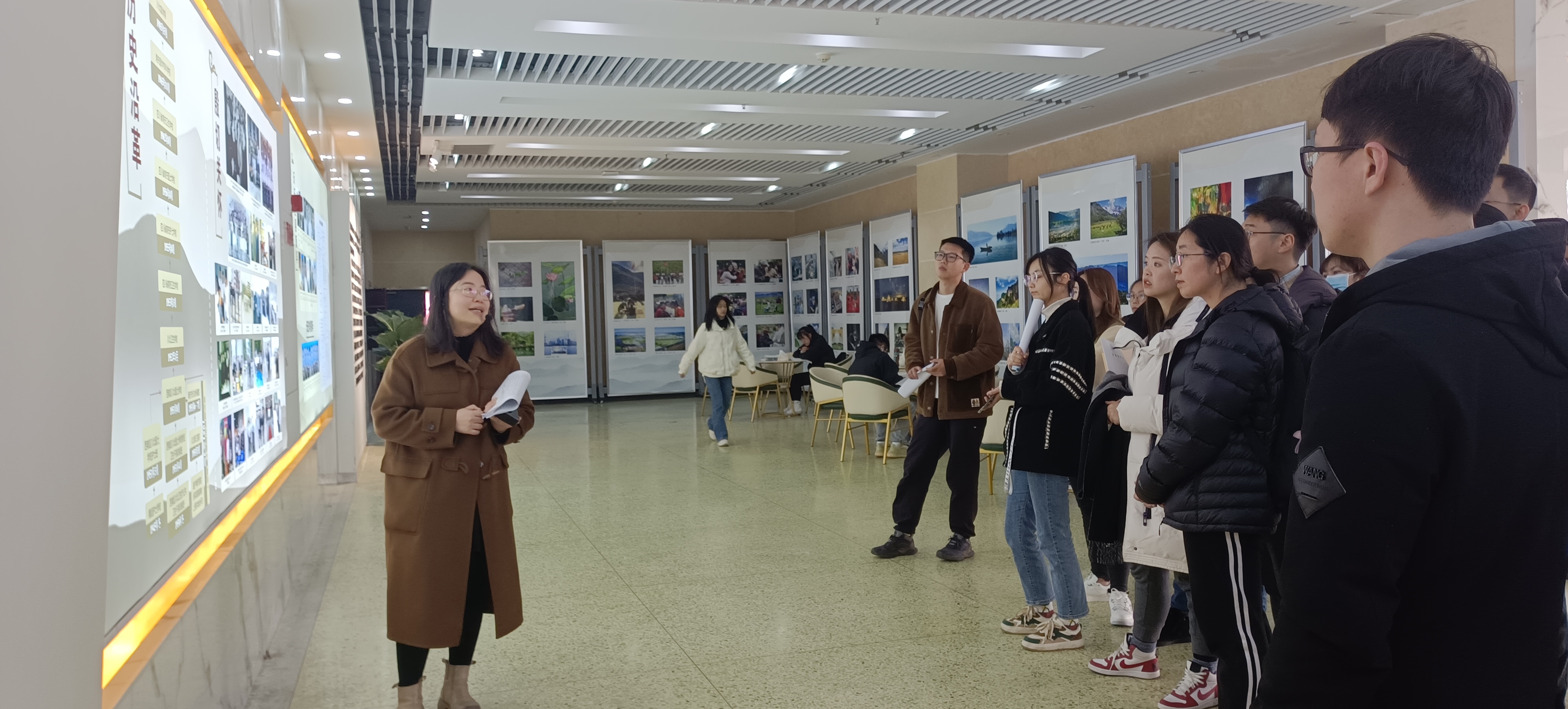 学校举行2022年新入职教师专题培训会