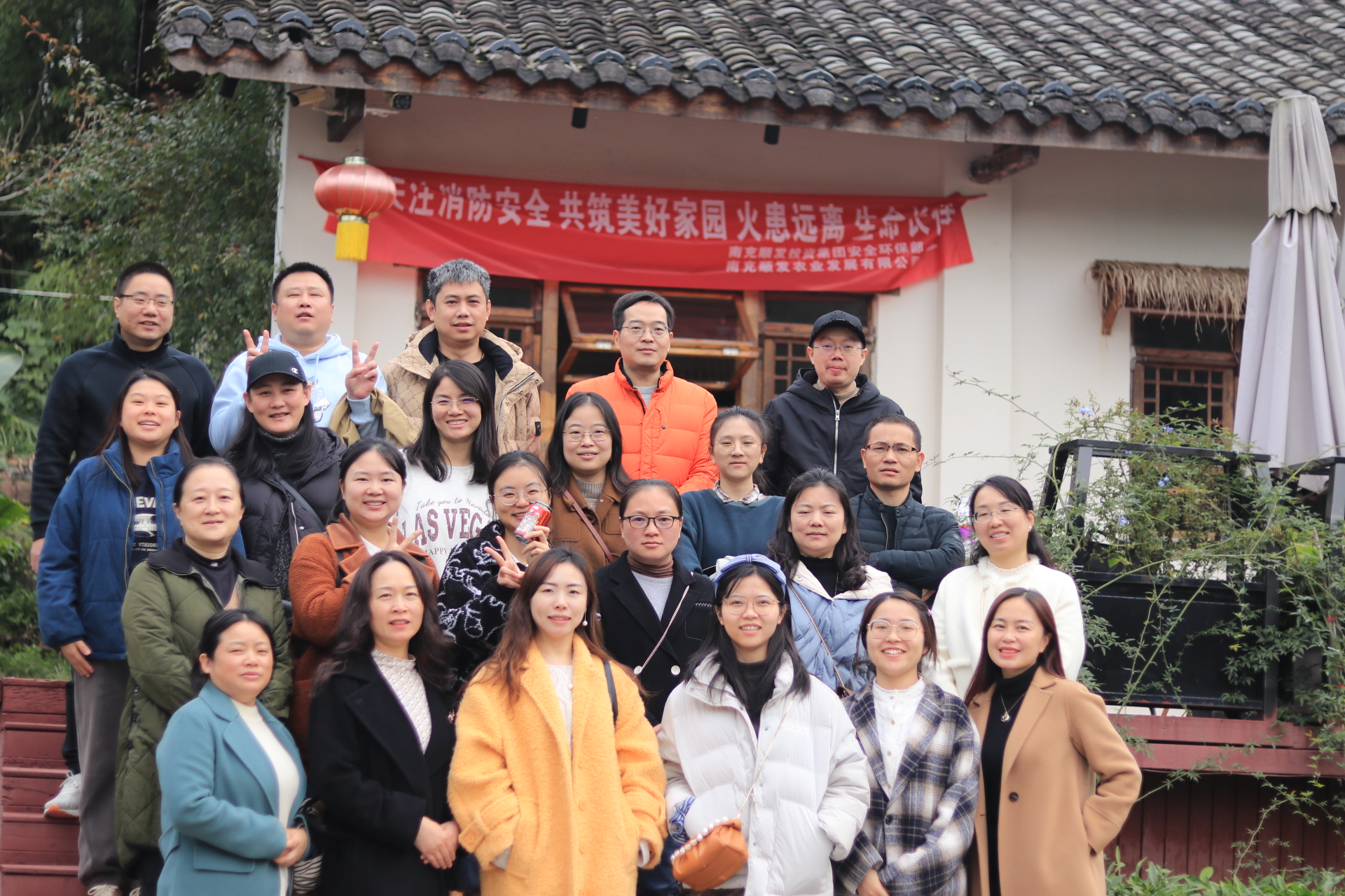 教辅保障工会图书档案馆小组开展“走进田野，亲近自然”活动