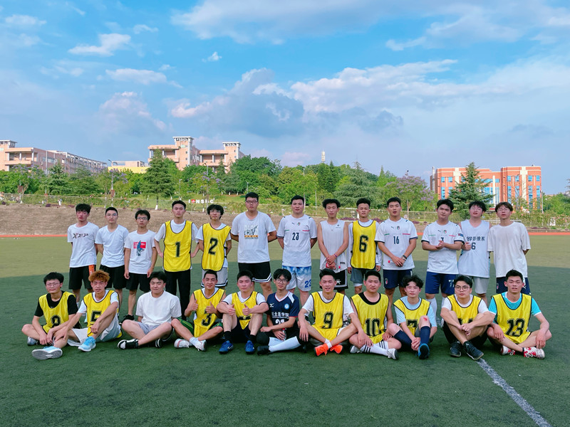 护理学院举办第一届“护理杯”足球友谊赛