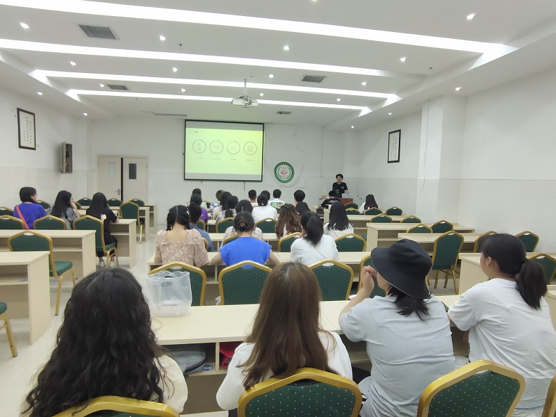 口腔医学系党总支开展学生“三下乡”科研工作培训会