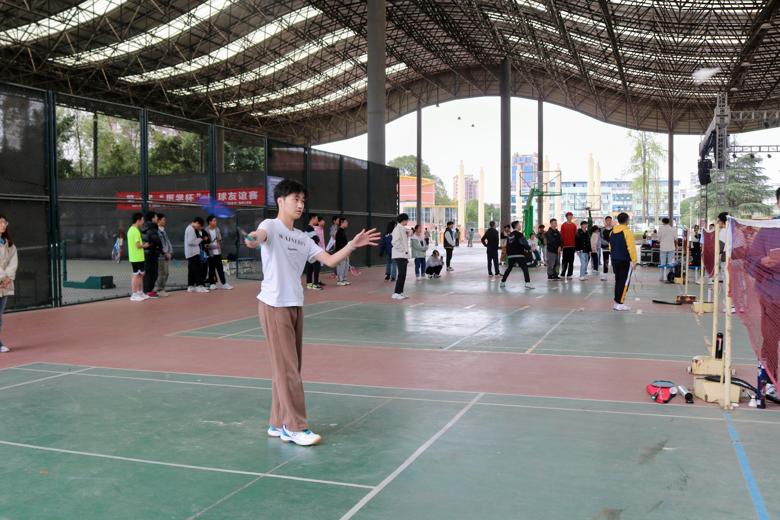 “社”彩斑斓绽风采，“团”聚青春绘未来