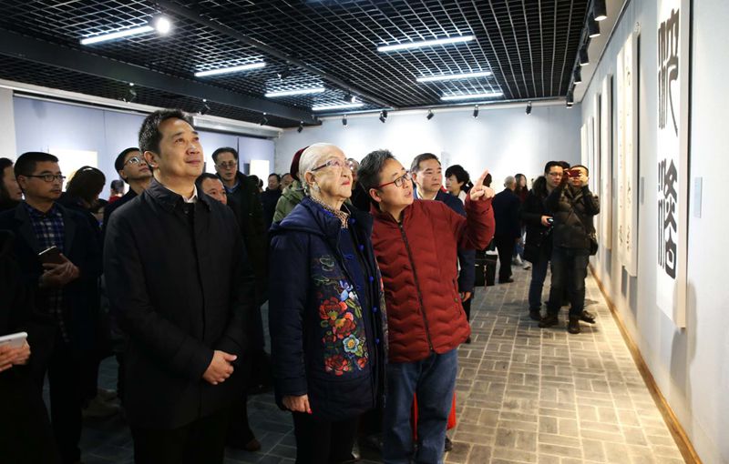 我校北京校友杨频书画展阆中开展