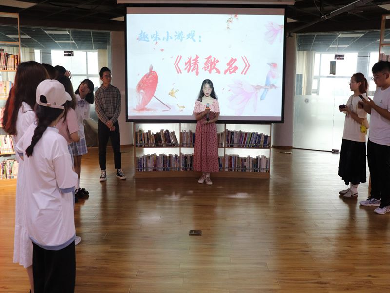 口腔医学系与外国语言文化系共同举办“5.25”大学生 心理健康日-心语传递活动