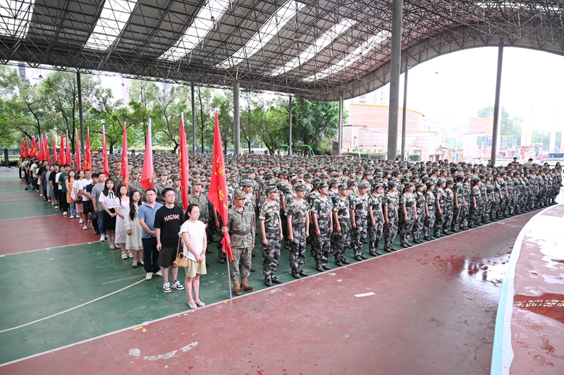 学校举行2023年学生军训动员会