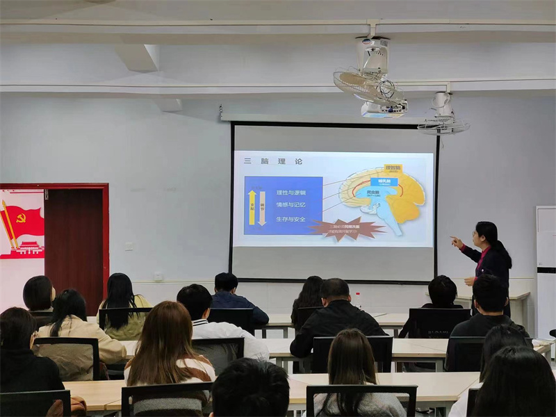 扬学辅导员工作室组织开展“解锁学习的钥匙---认识学习理解脑”科普讲座