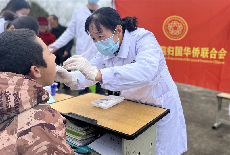 学校侨联与附院口腔科党支部联合举办世界口腔健康日义诊活动
