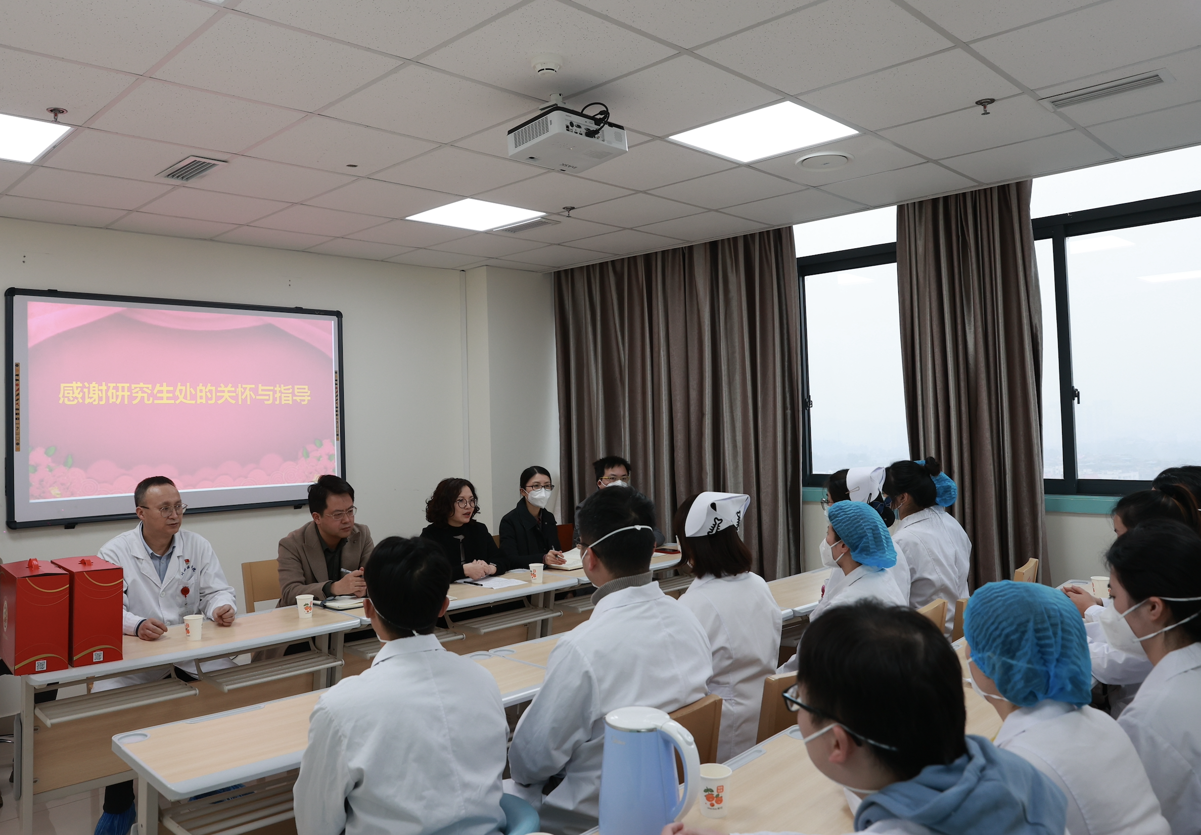 学校研究生工作部（处）寒假、春节前夕走访慰问研究生