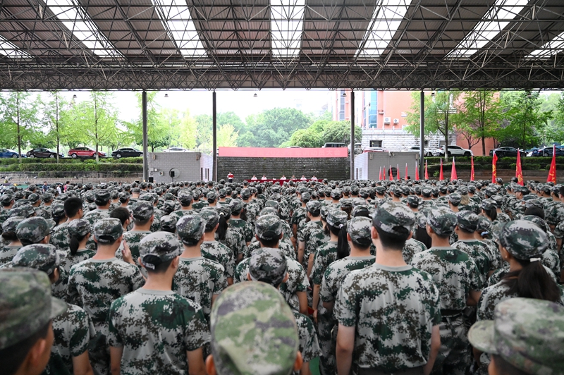 学校举行2023年学生军训动员会