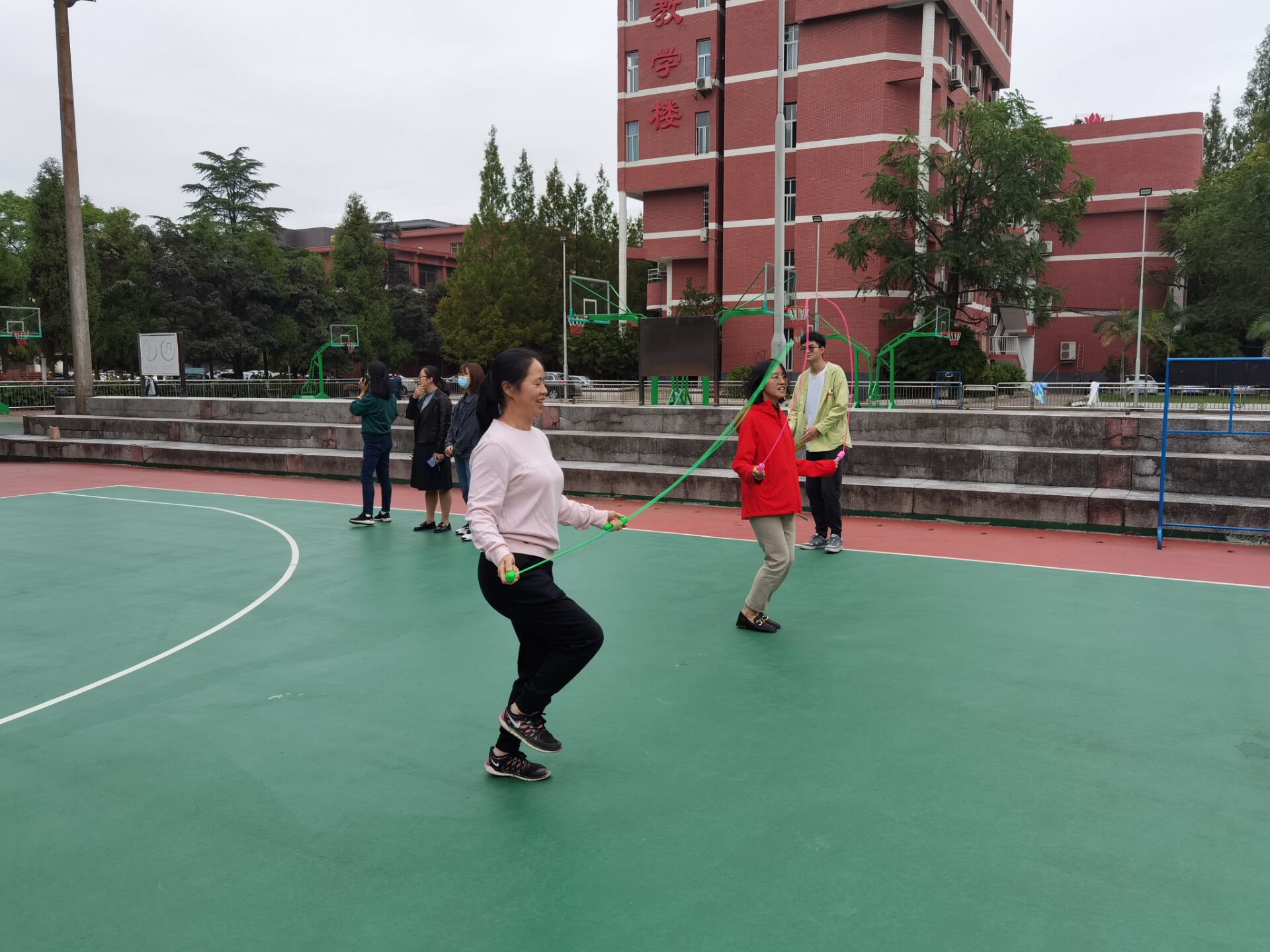 金秋十月情谊浓