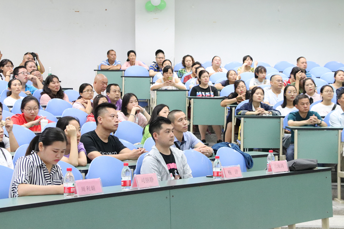 麻醉学系召开新生家长见面会