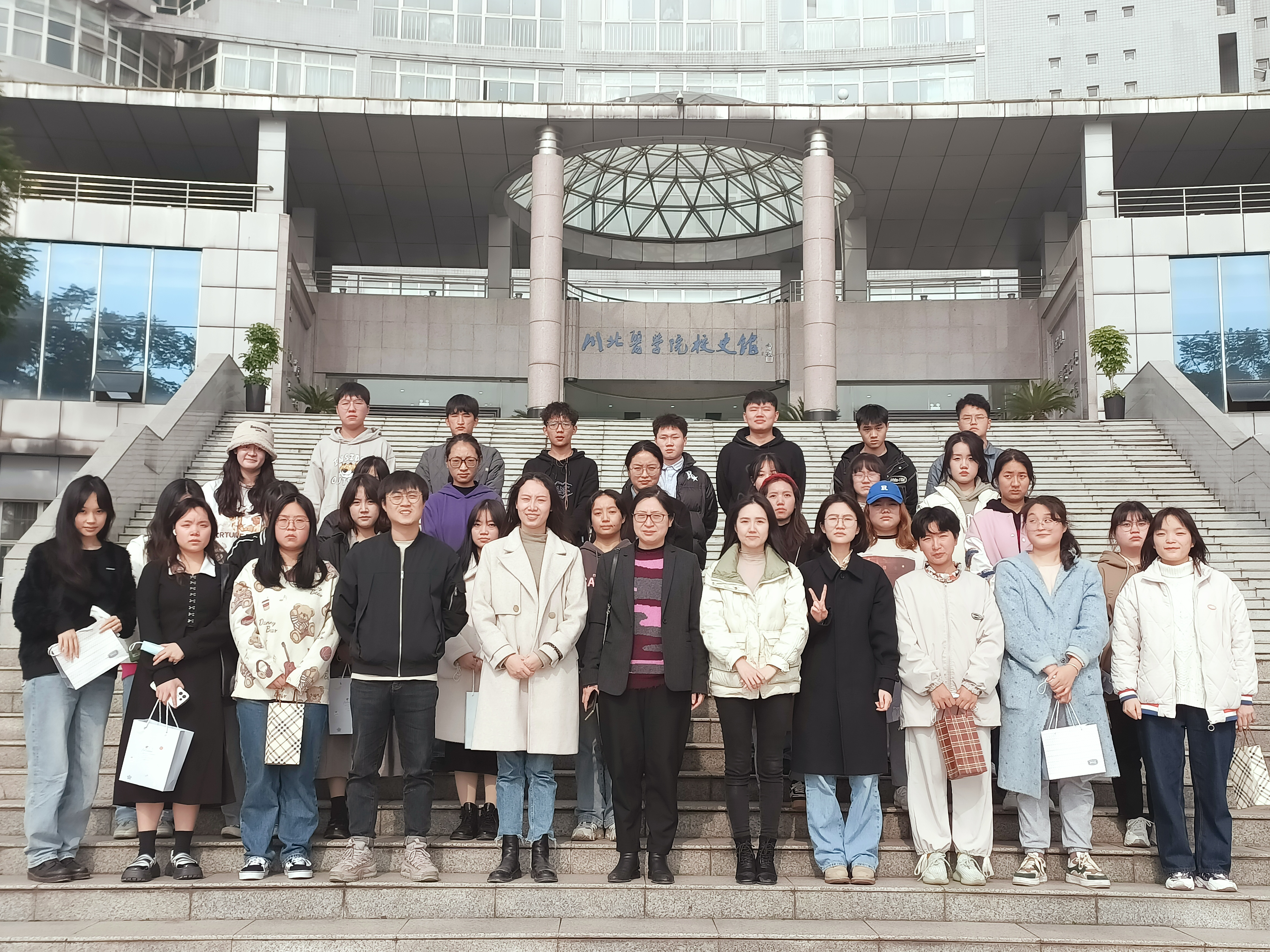 学院组织召开少数民族学生座谈会