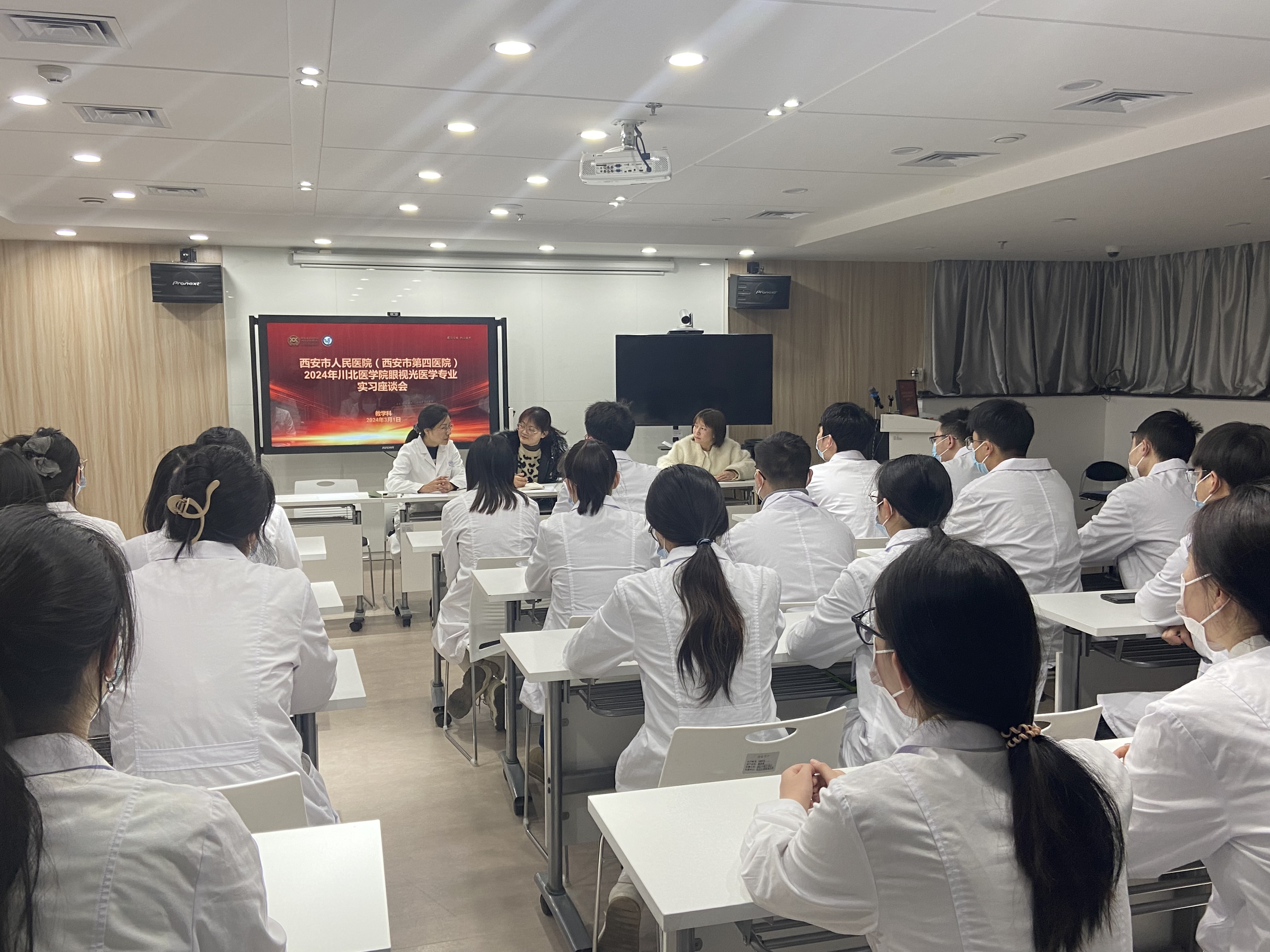 眼视光医学院开展实习巡点工作