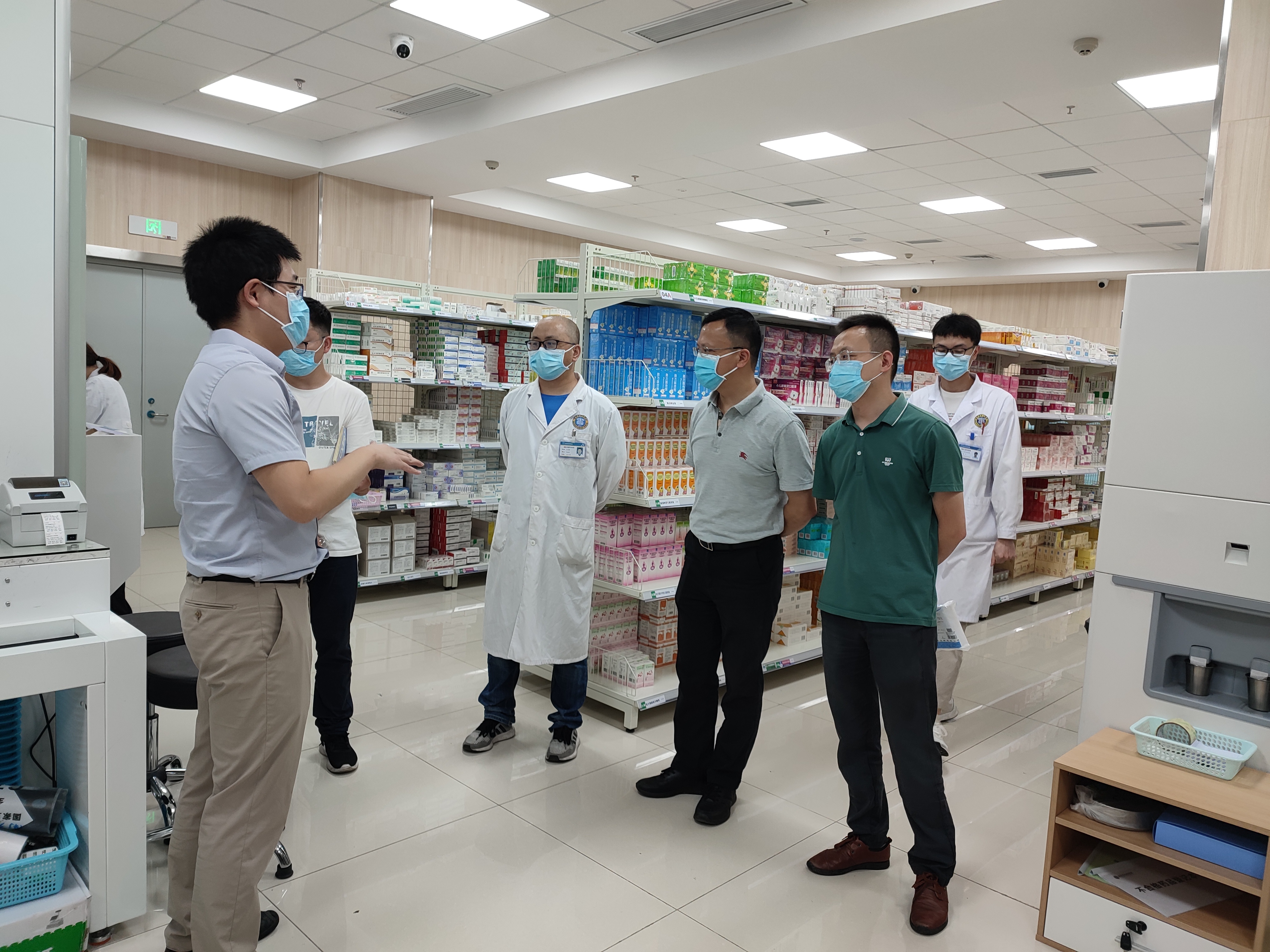 药学院一行赴南充市中心医院开展工作调研和交流