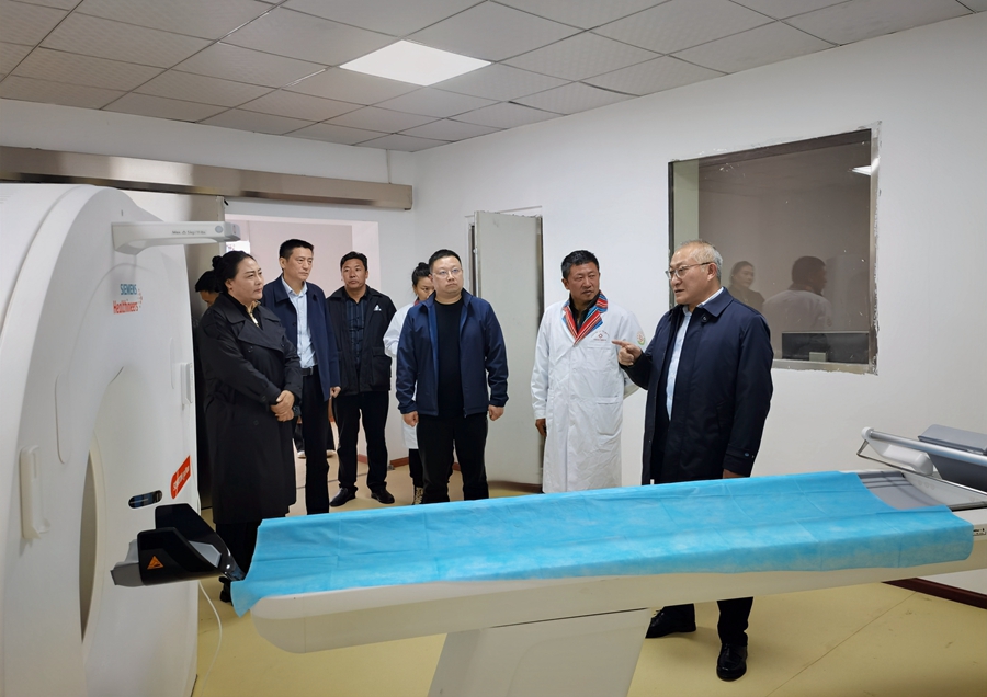 杜勇带队赴稻城县郎日村调研乡村振兴工作