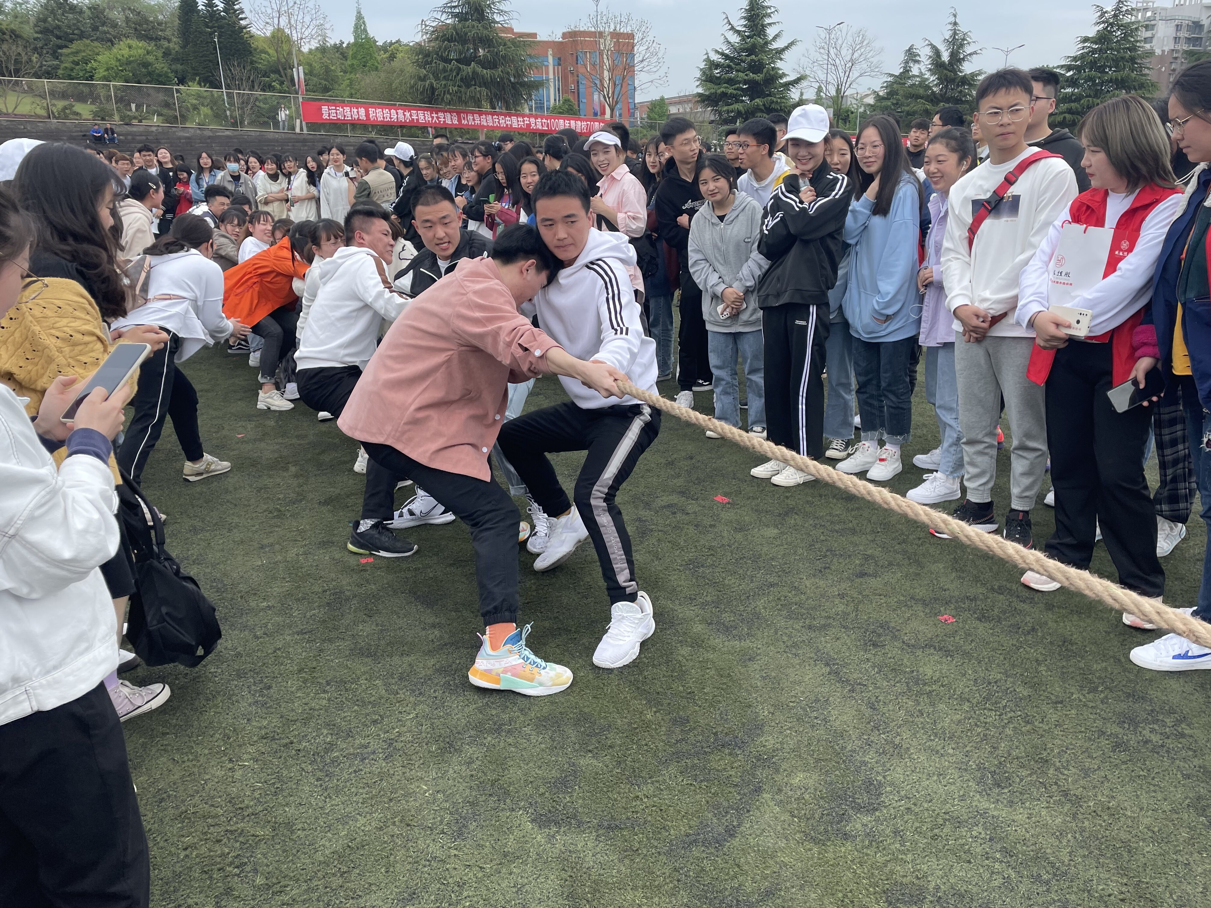 我校研究生积极参加学校第十六届运动会
