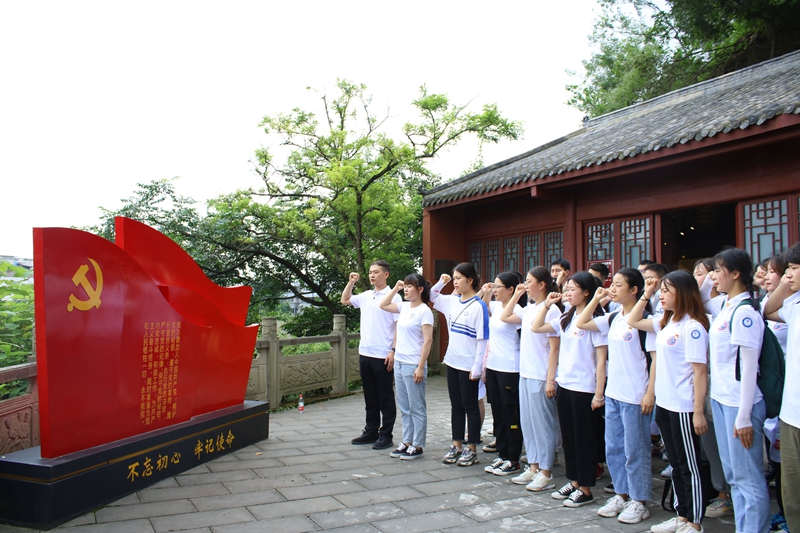 学校领导赴三台指导学生开展三下乡社会实践服务活动