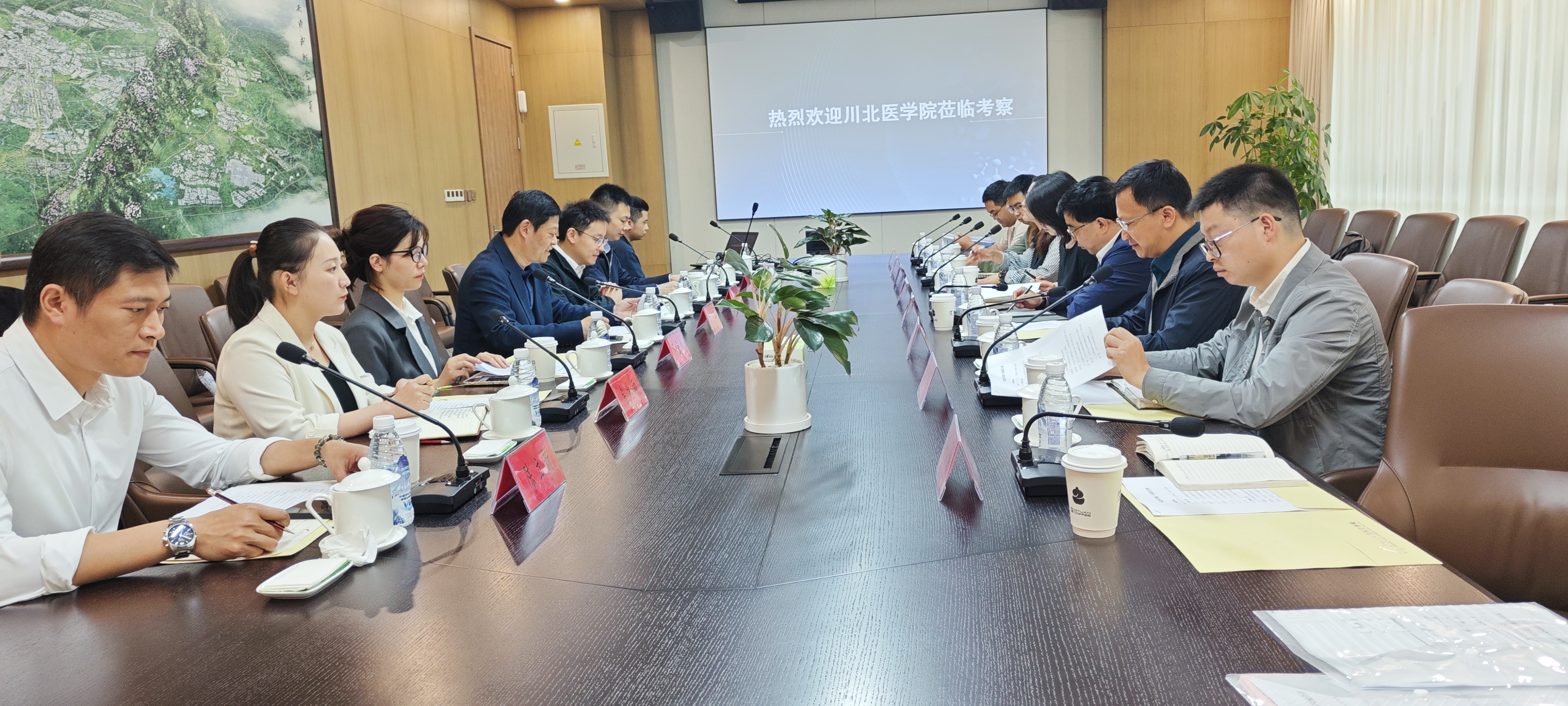 学校党委副书记、纪委书记吴宾带队到成都天府国际生物城调研交流