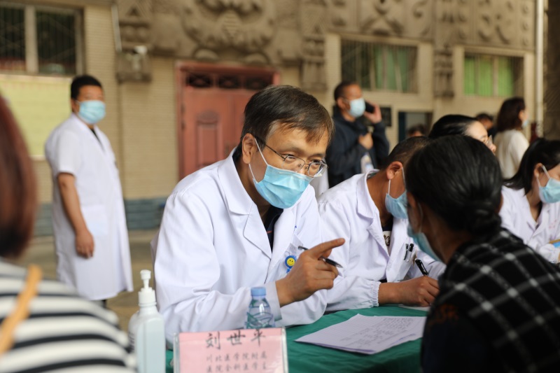 学校领导赴雷波县开展校地合作定点帮扶工作