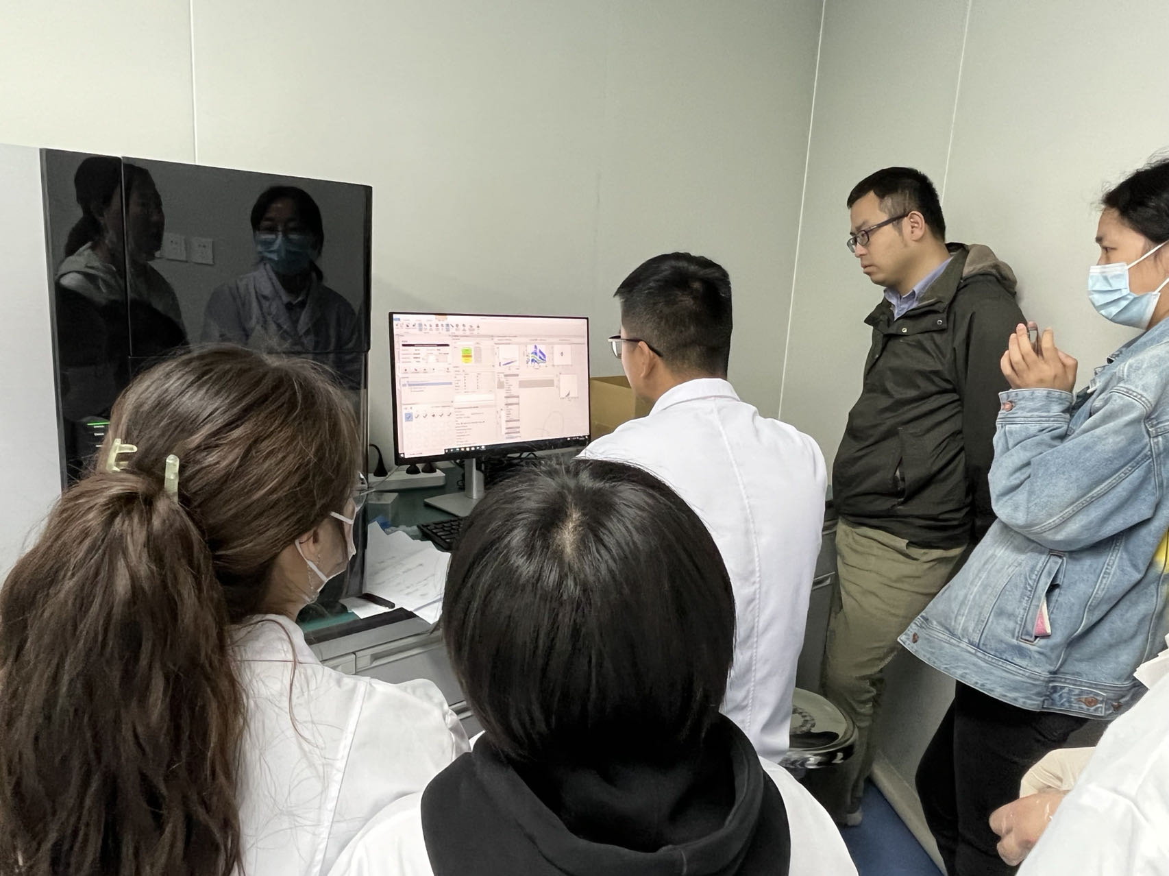 科技创新中心开展Sony SA3800全光谱流式细胞仪理论与实操培训