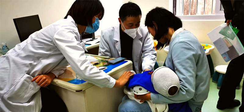 “志愿服务学雷锋 爱心义诊医暖春” ——我校“医学生美育项目组”开展美育实践活动