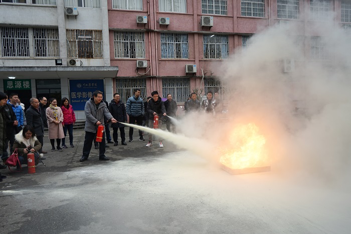 医学影像学院开展消防知识培训暨消防演练