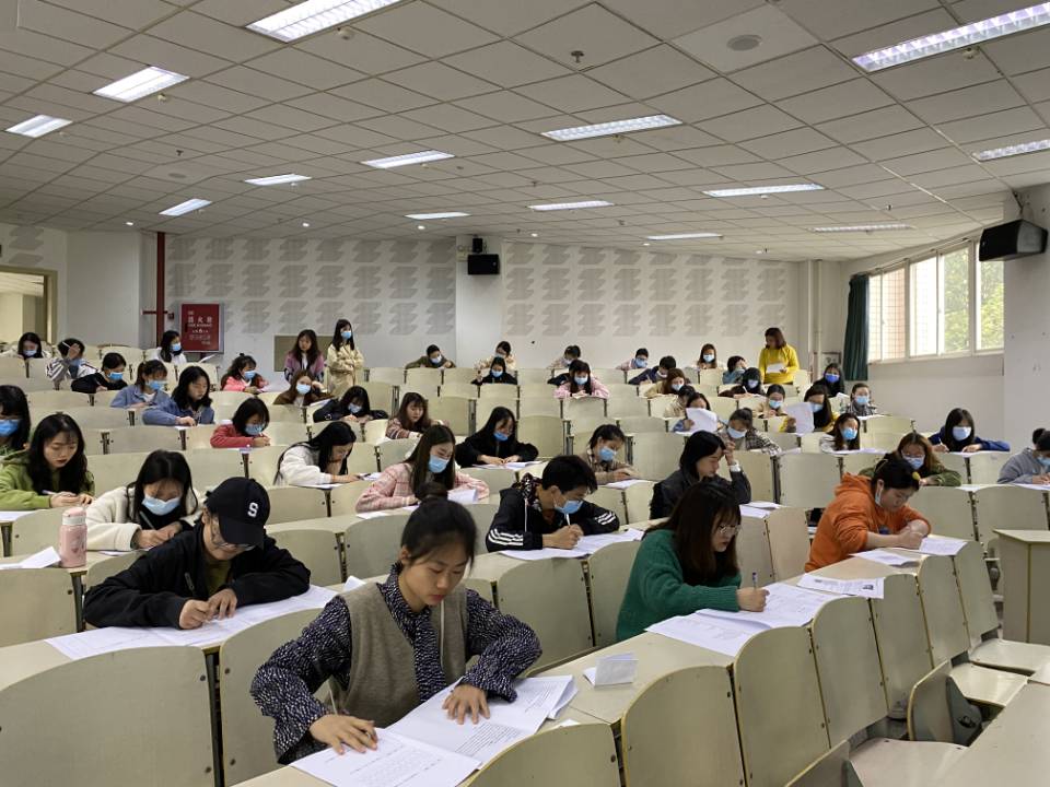 我校圆满完成213次自考省考课组考和阅卷工作