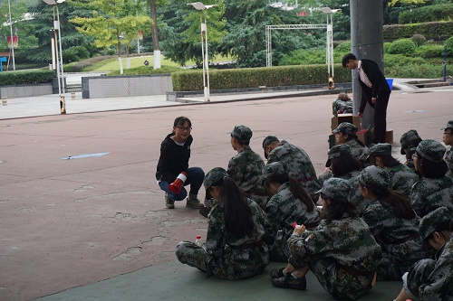 法医学系慰问军训新生