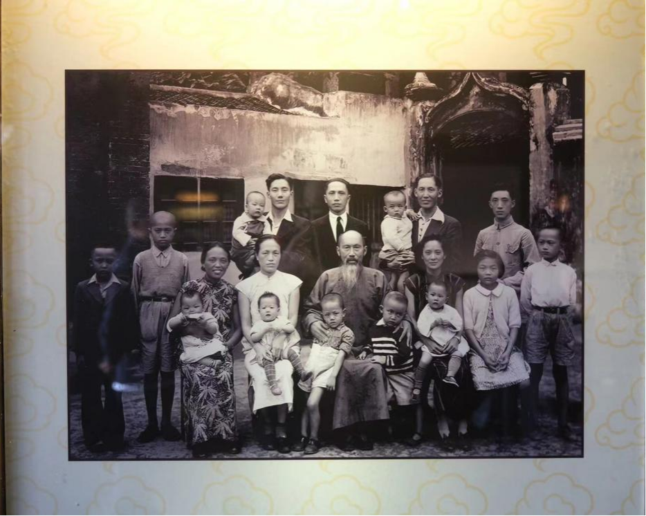 机关党委第八党支部联合眼视光医学院教师党支部赴张澜故居开展主题党日活动