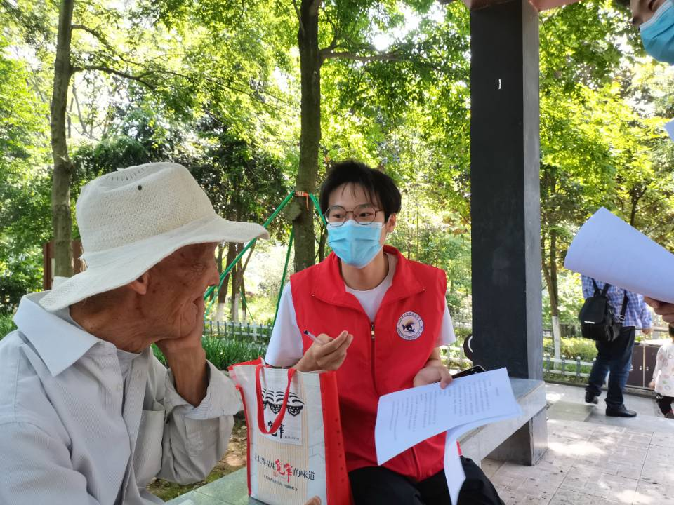 眼视光学系志愿服务队开展“学党史,忆百年风雨,防眼疾,护心灵之窗”活动