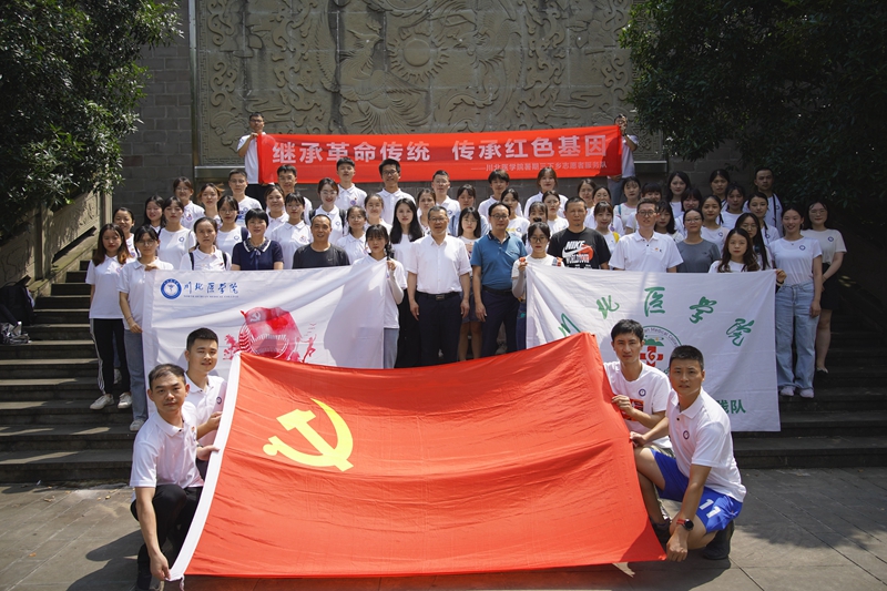 学校领导赴三台指导学生开展三下乡社会实践服务活动