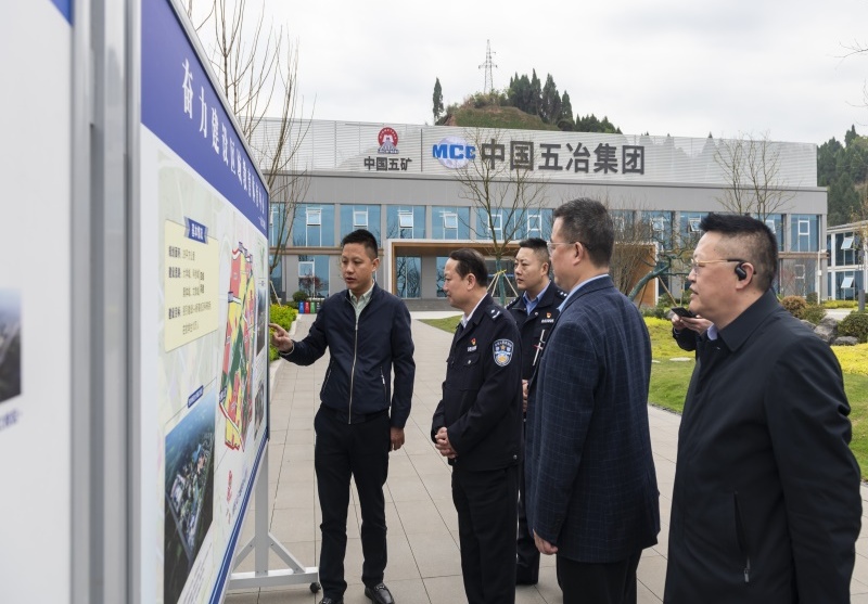 市公安局周拿云一行来校指导新区建设安全稳定工作