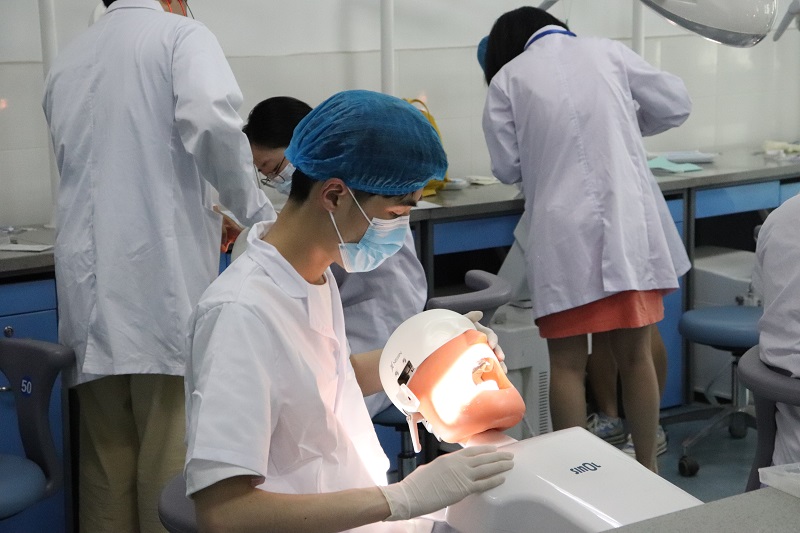 口腔医学系成功开展第十四届口腔专业技能大赛