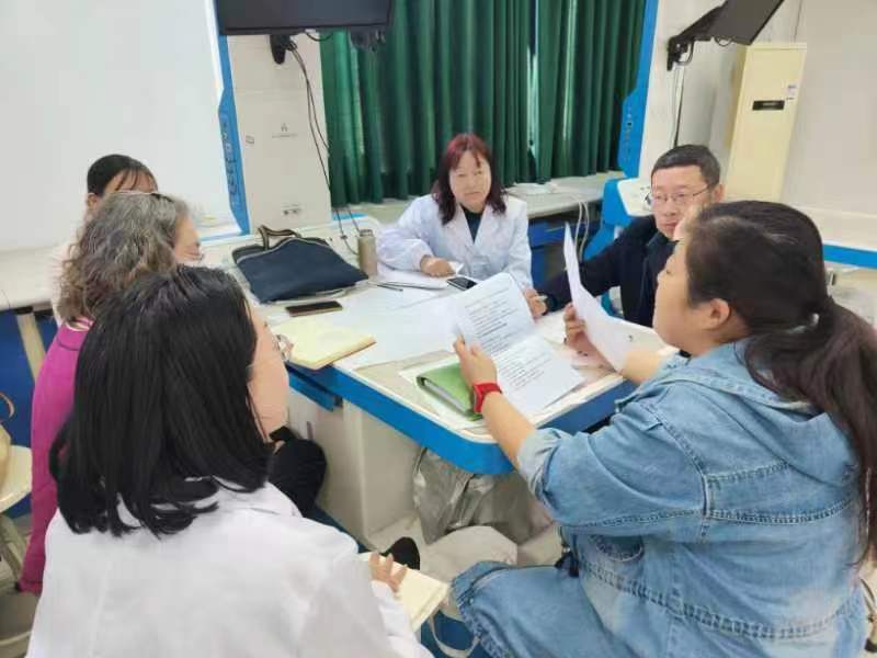 生理学与机能学党支部开展活动学习政府工作报告精神