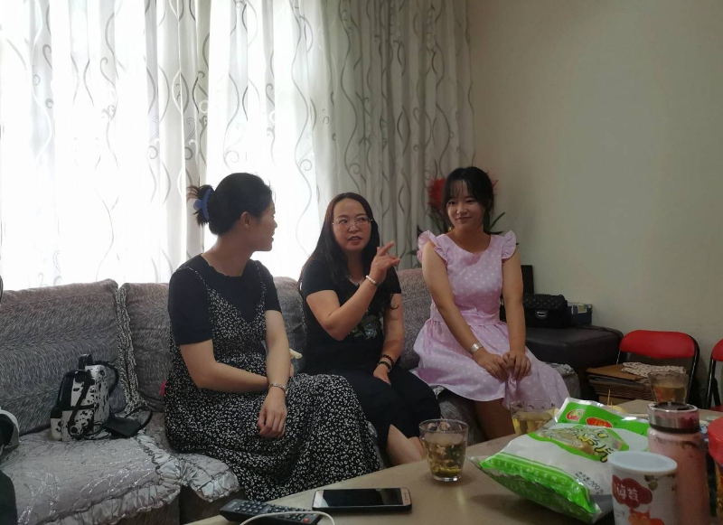 医学影像学院辅导员暑期家访凉山西昌学生